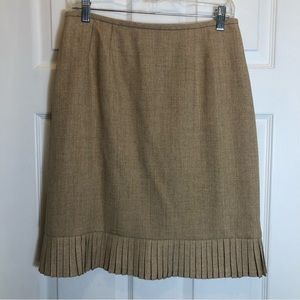 Le Suit Skirt with Pleaded Hemline Fully Lined. Size 8P
